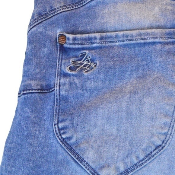 J& Joy Light Wash Skinny Jeans, Size 31/32 - Picture 6 of 16